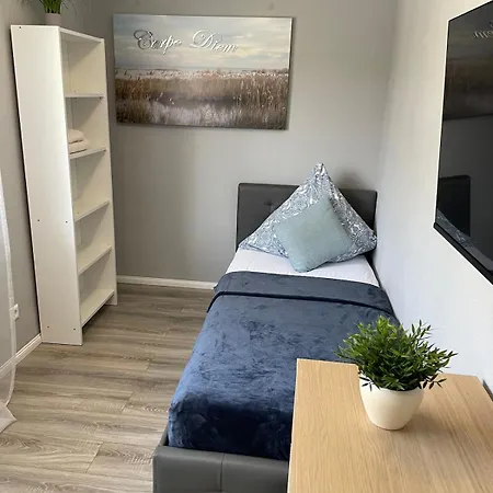 4 Bedroom Large Near Messe דירה *