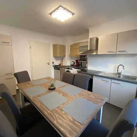 4 Bedroom Large Near Messe *