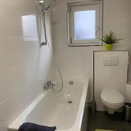 アパート 4 Bedroom Large Near Messe カールスルーエ